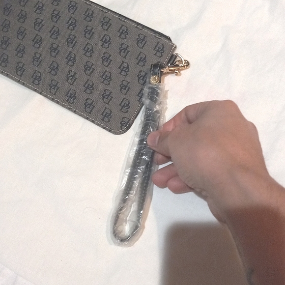 Dooney & Bourke pouch - Picture 8 of 14